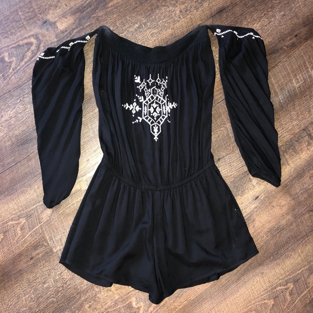 Black Off-the-shoulder Express Romper